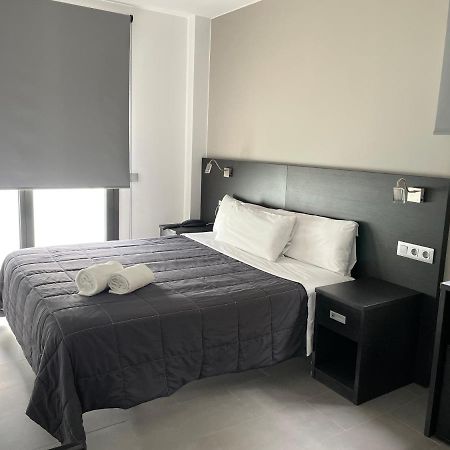 6 Bis Hotel Castelldefels Eksteriør bilde