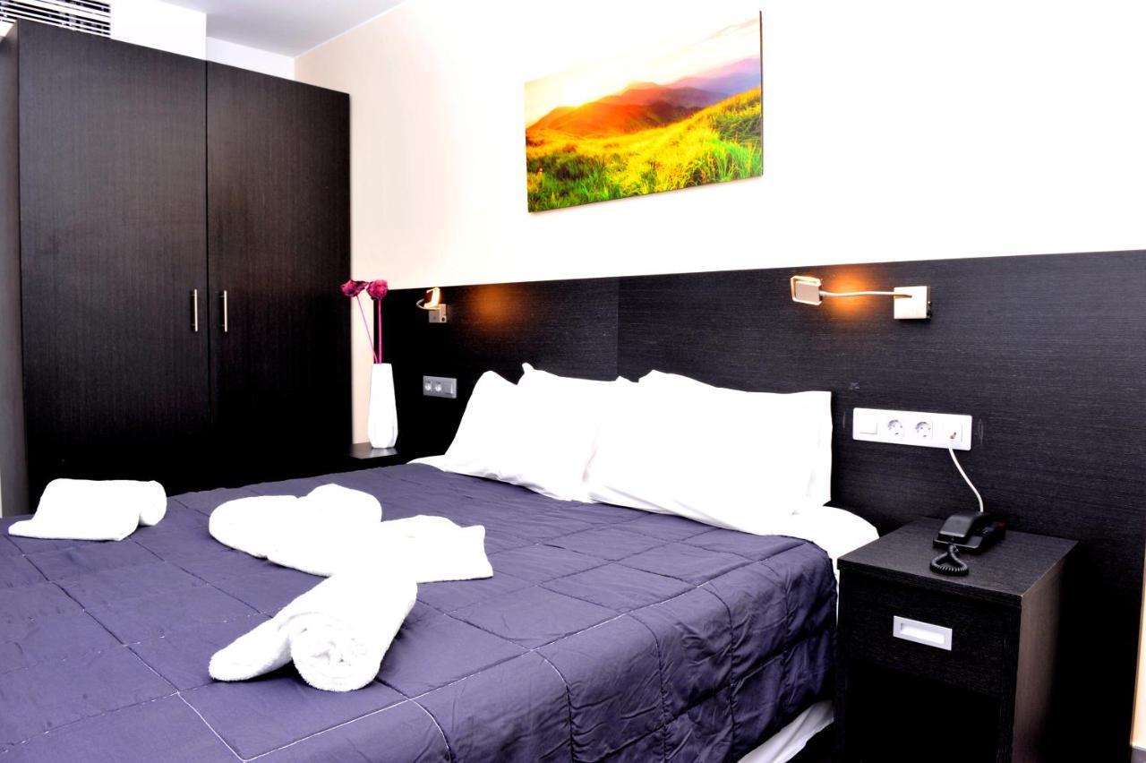 6 Bis Hotel Castelldefels Eksteriør bilde