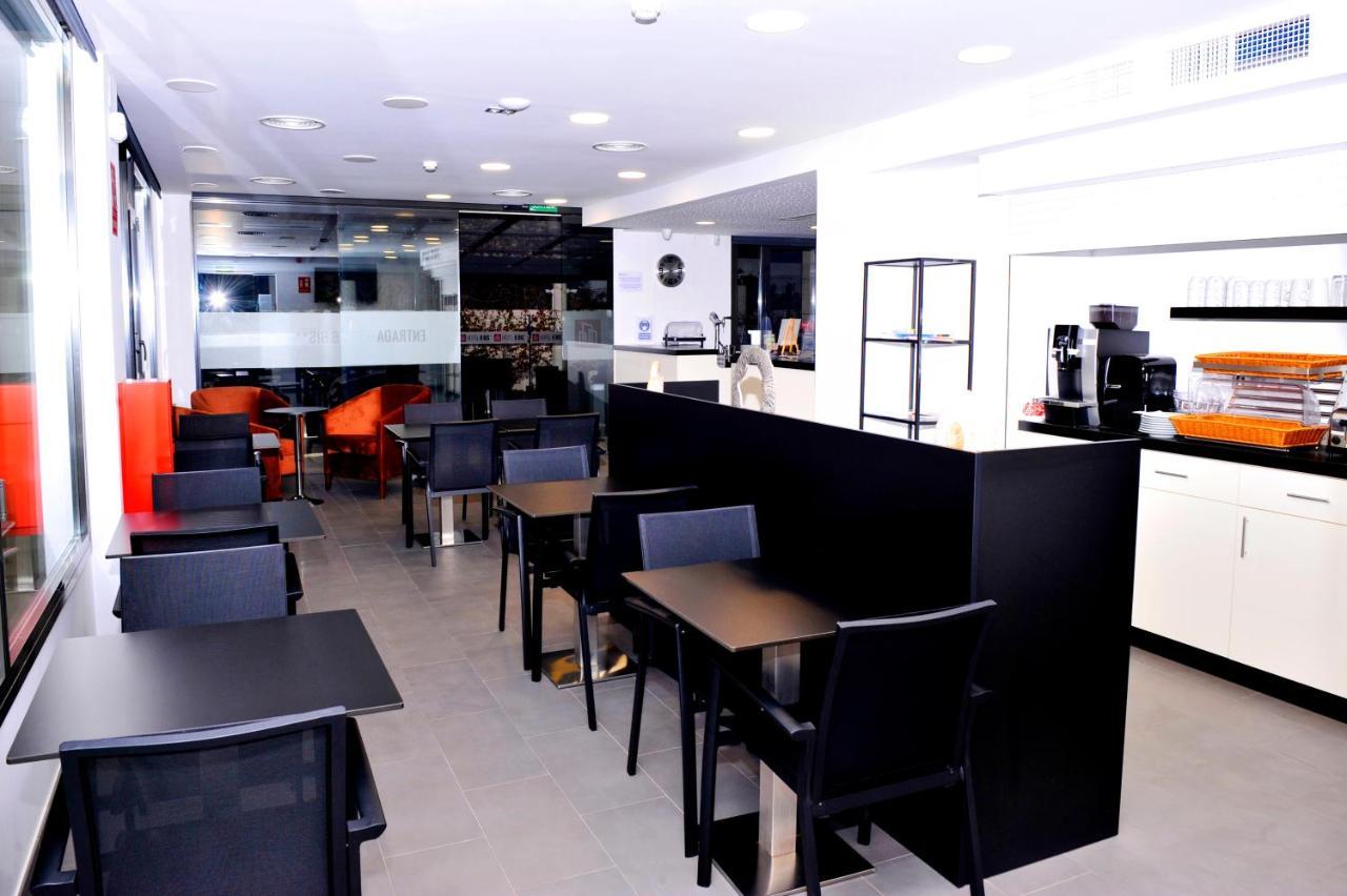 6 Bis Hotel Castelldefels Eksteriør bilde