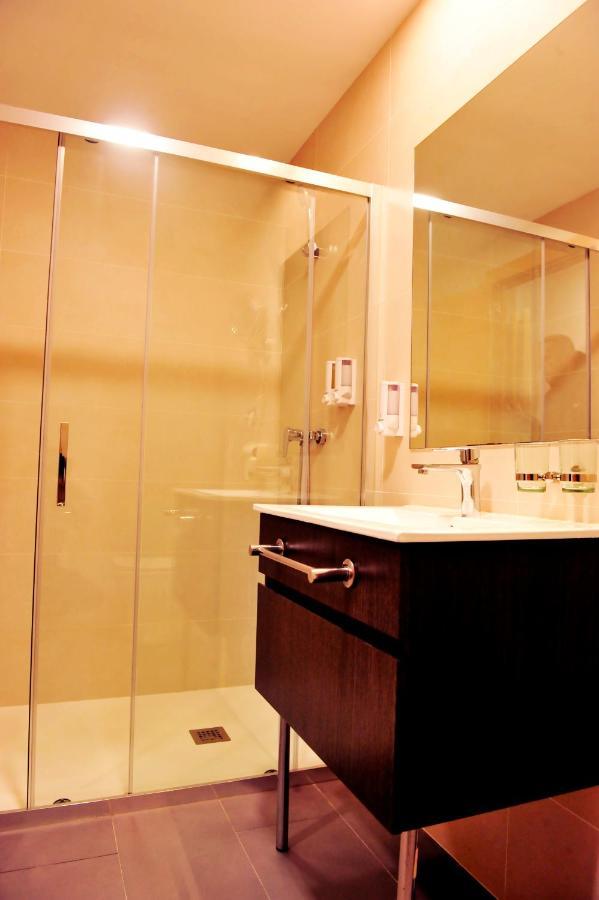 6 Bis Hotel Castelldefels Eksteriør bilde