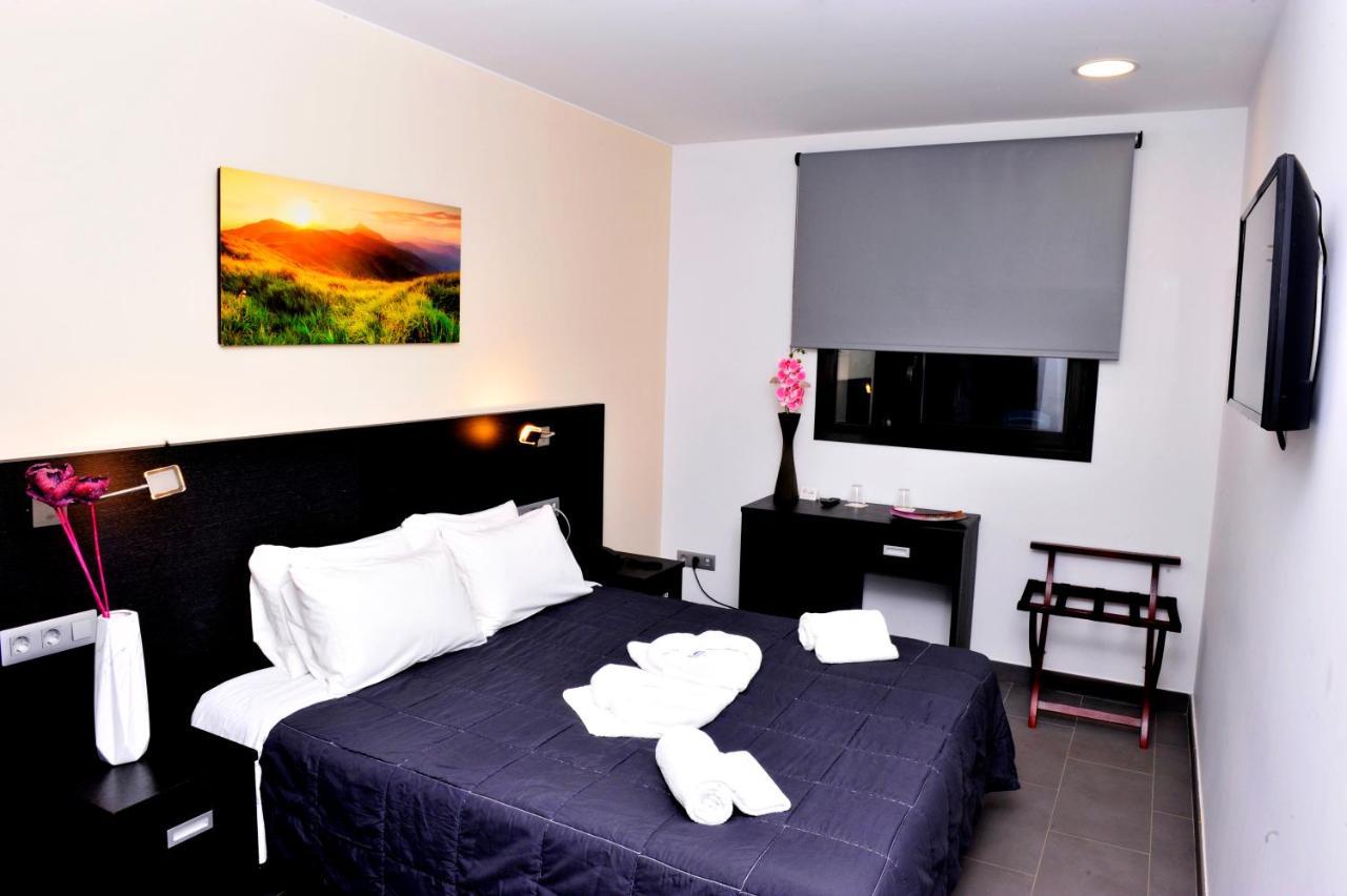 6 Bis Hotel Castelldefels Eksteriør bilde