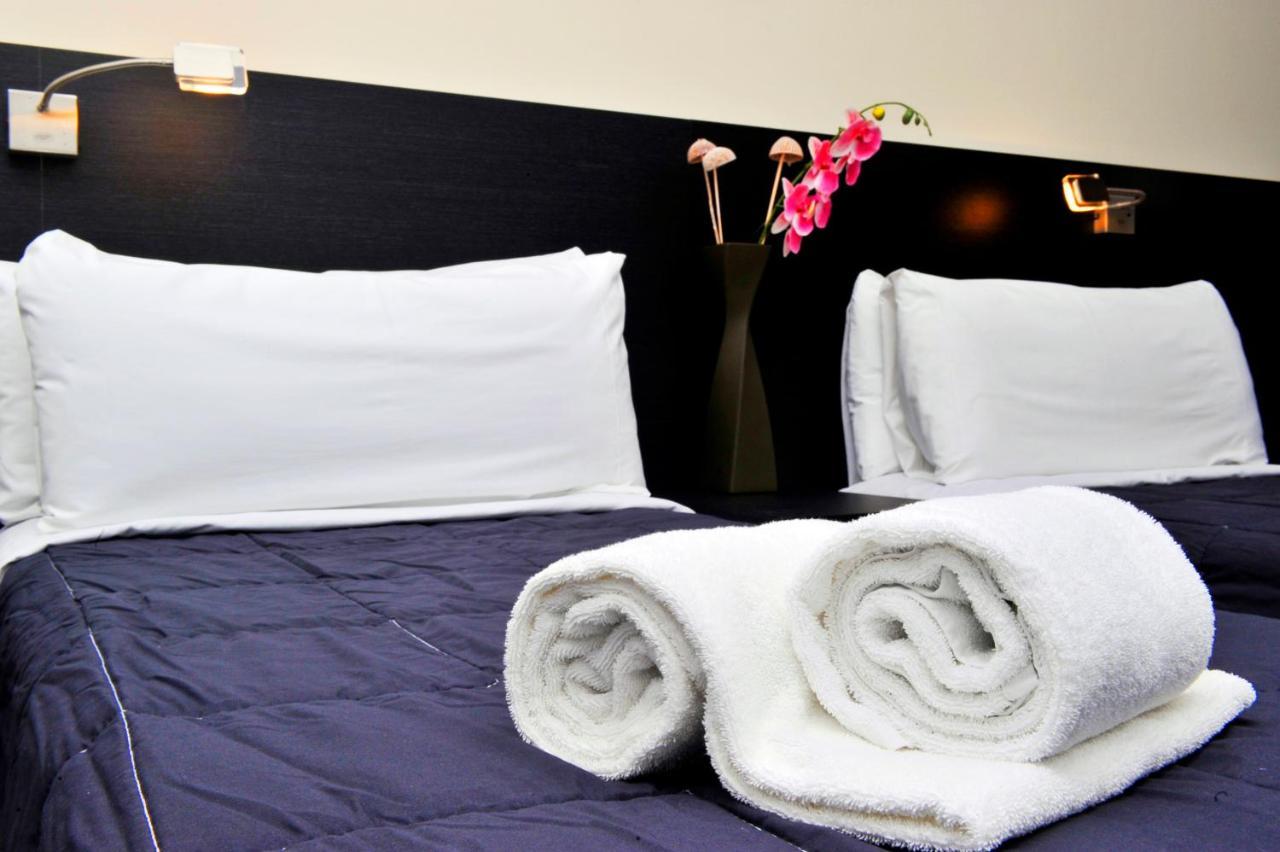 6 Bis Hotel Castelldefels Eksteriør bilde