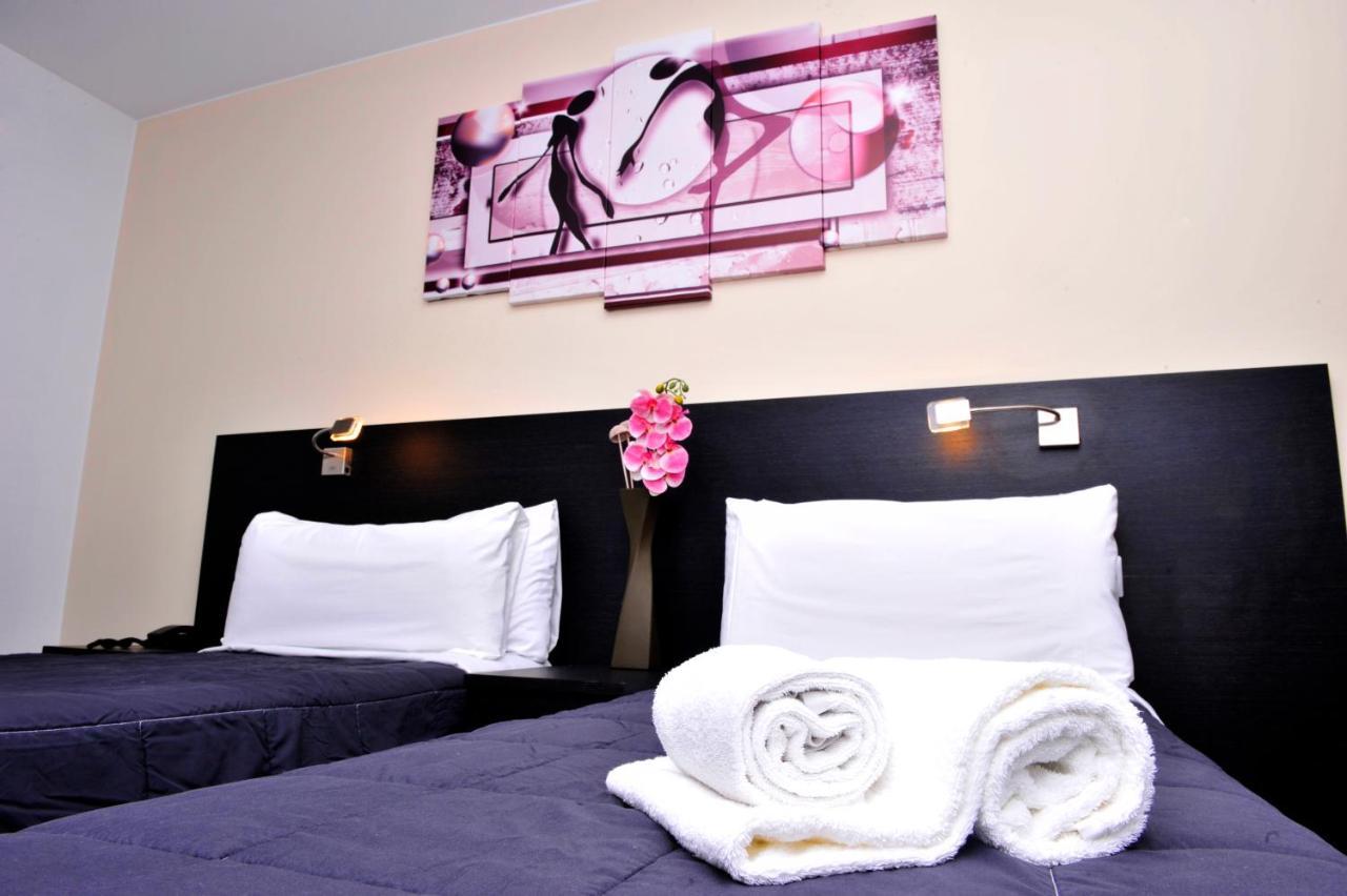 6 Bis Hotel Castelldefels Eksteriør bilde