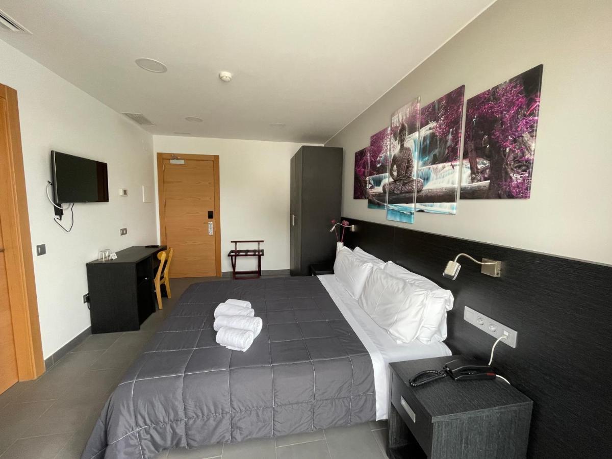 6 Bis Hotel Castelldefels Eksteriør bilde
