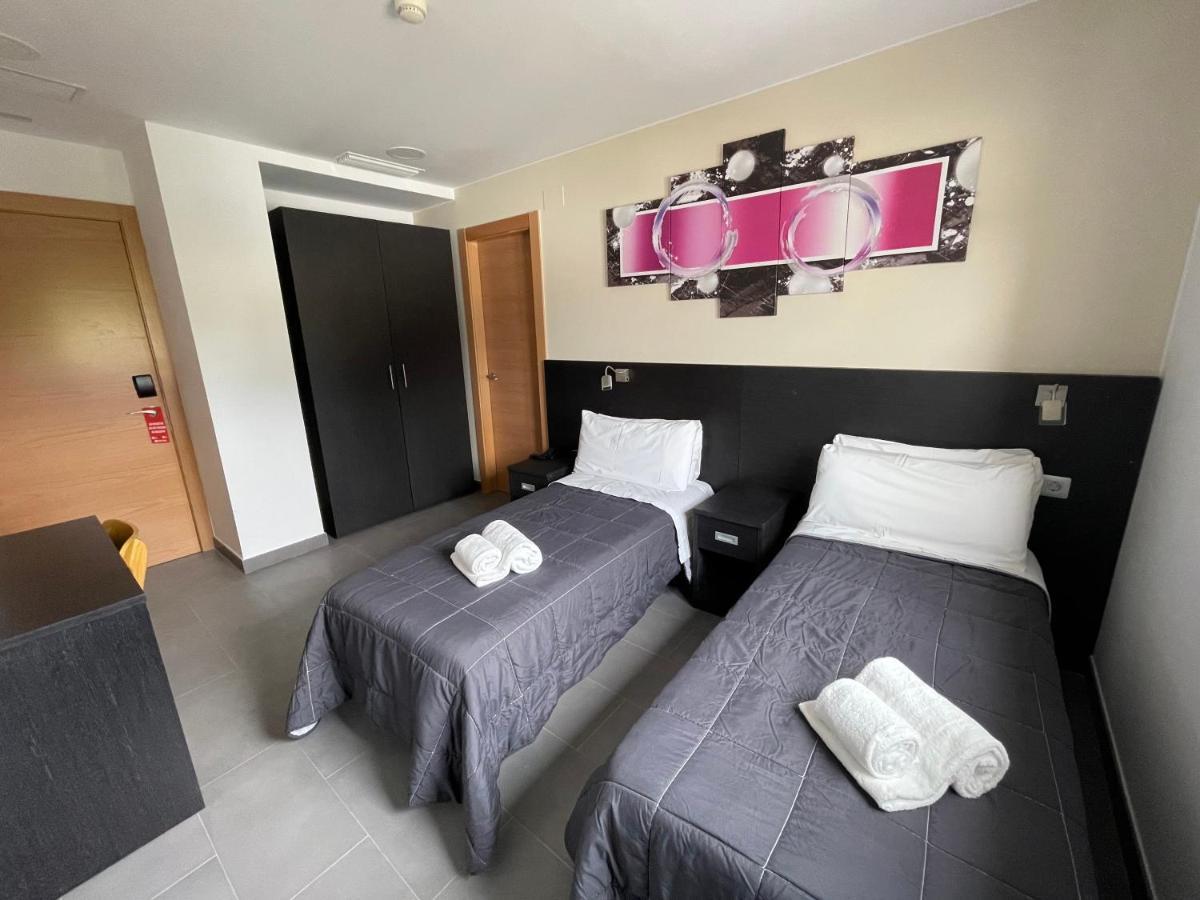 6 Bis Hotel Castelldefels Eksteriør bilde