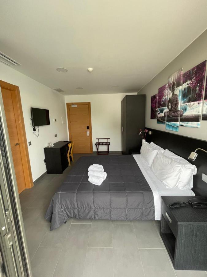 6 Bis Hotel Castelldefels Eksteriør bilde