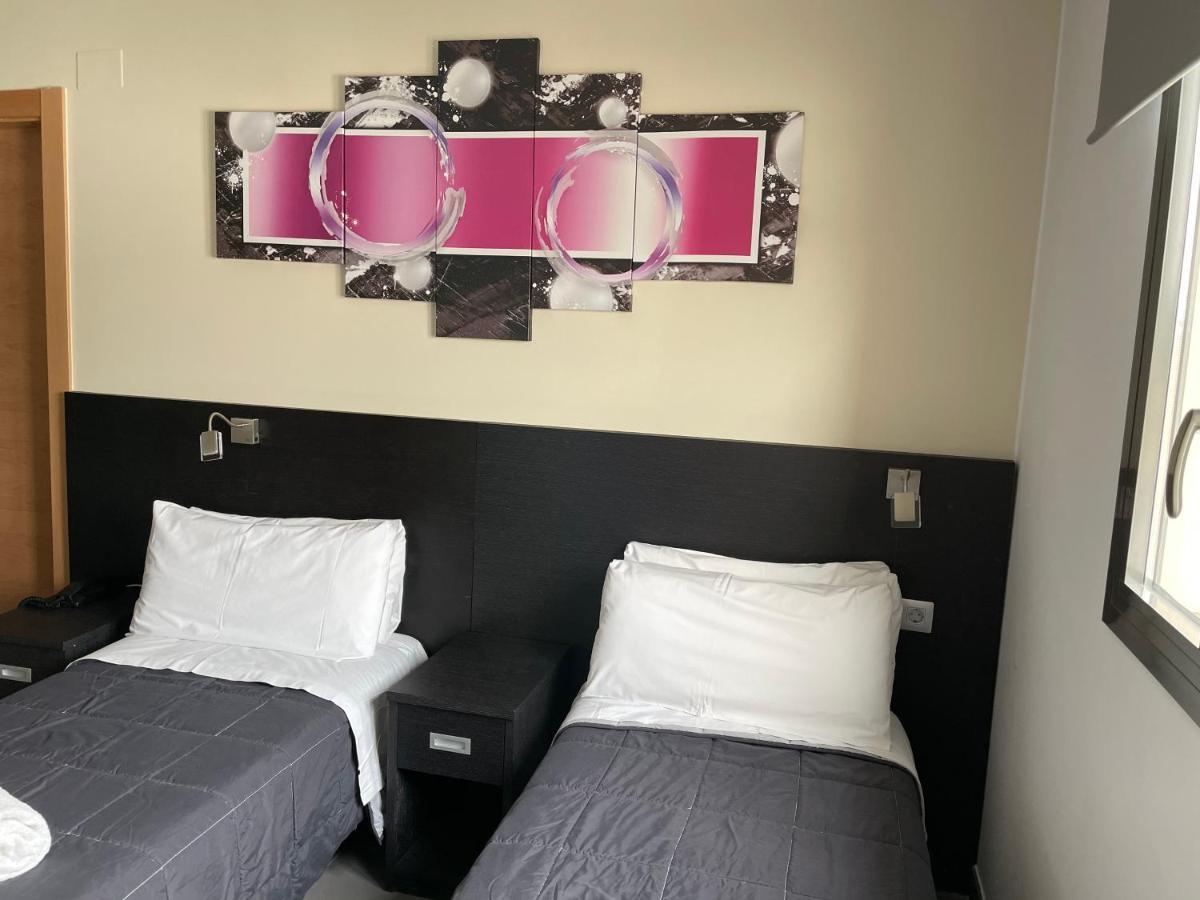 6 Bis Hotel Castelldefels Eksteriør bilde