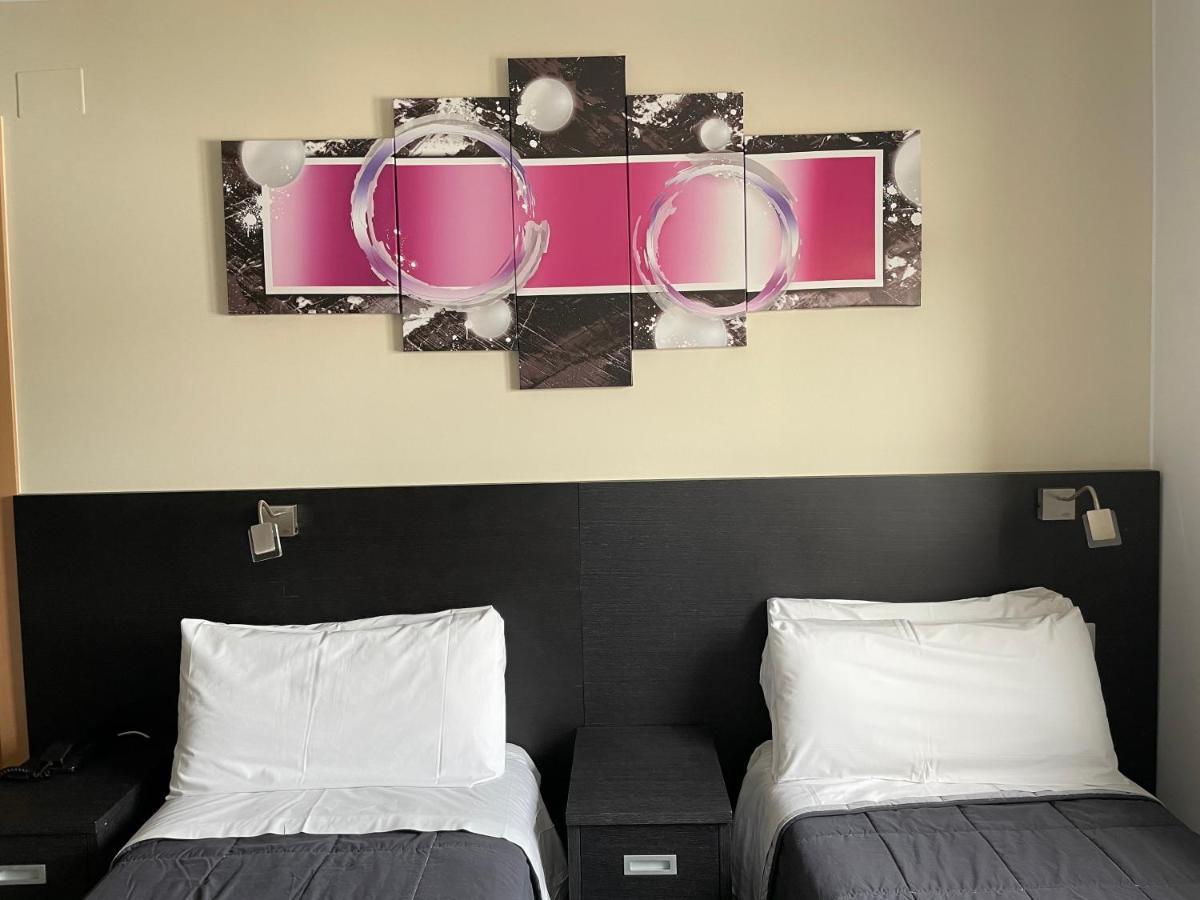 6 Bis Hotel Castelldefels Eksteriør bilde