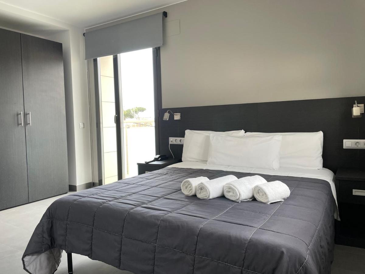 6 Bis Hotel Castelldefels Eksteriør bilde