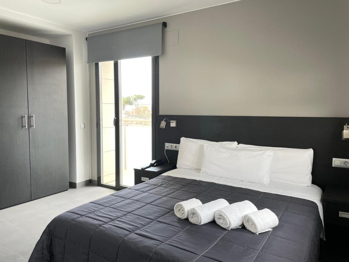 6 Bis Hotel Castelldefels Eksteriør bilde