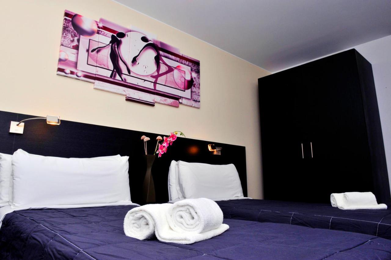 6 Bis Hotel Castelldefels Eksteriør bilde