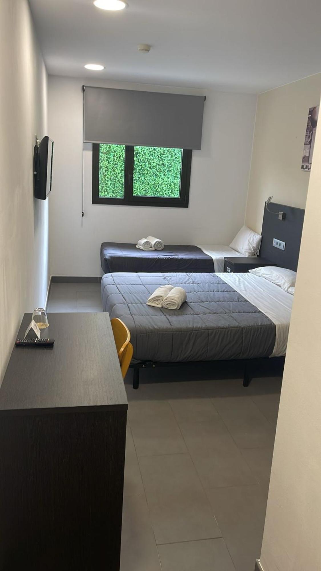 6 Bis Hotel Castelldefels Eksteriør bilde
