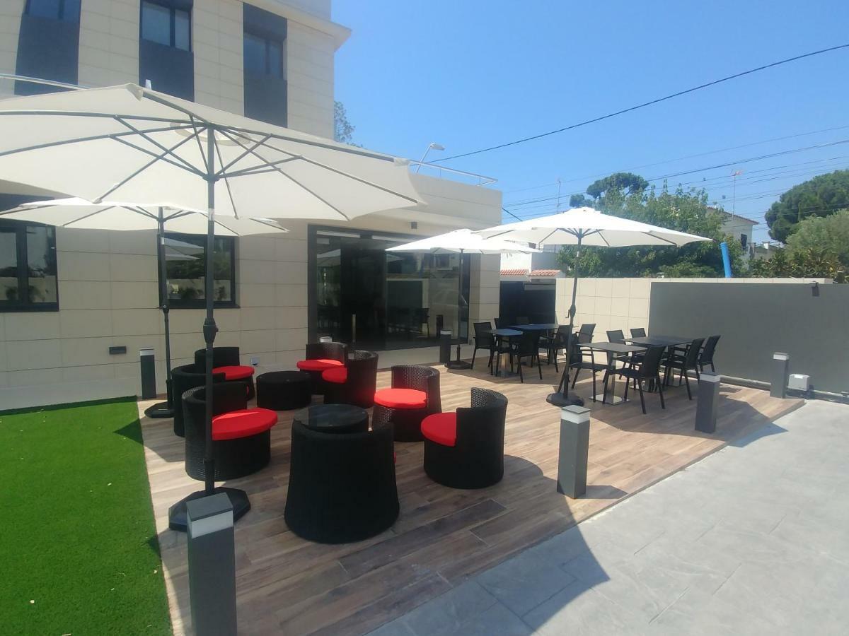 6 Bis Hotel Castelldefels Eksteriør bilde